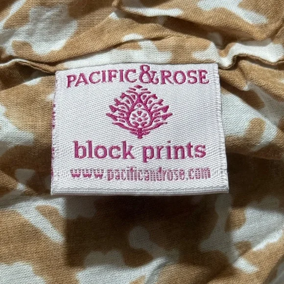 Pacific & Rose Charlotte Robe NWOT - Picture 4 of 11